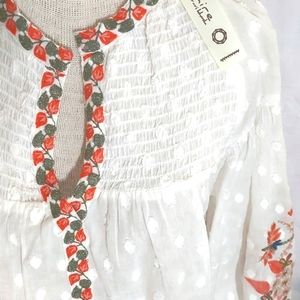 NWT SOLITAIRE White Strawberry Florel Puff Sleeve Top Size Small Bohemian Festiv